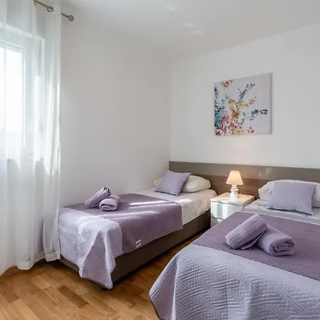 Urban With Private Pool * Podstrana